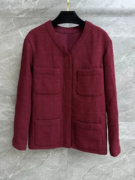 Темпераментное палто с V-образно деколте и четири джоба, украшенное червено-бял и подобрени дизайн 8,9